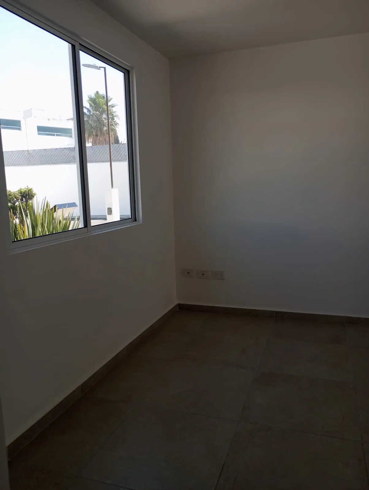 Sala comedor sin amueblar espacios amplios